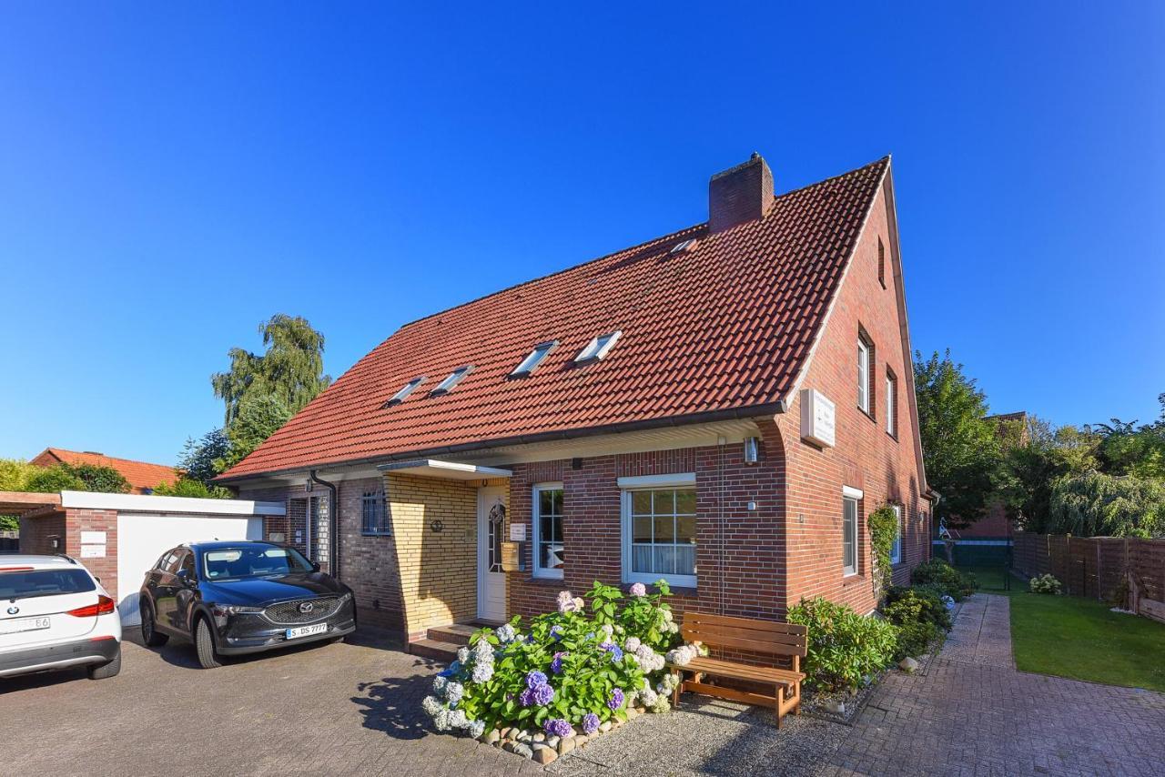 Ferienwohnungen Im Haus Ankerplatz Esens Buitenkant foto