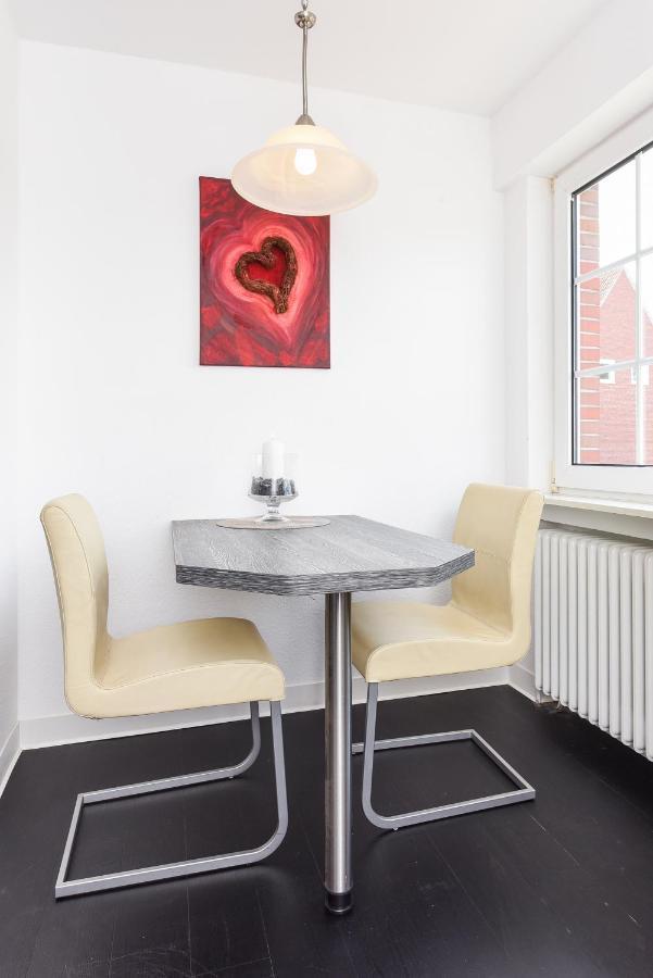 Ferienwohnungen Im Haus Ankerplatz Esens Buitenkant foto