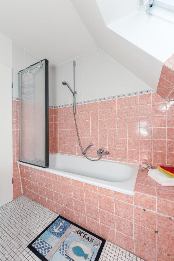 Ferienwohnungen Im Haus Ankerplatz Esens Buitenkant foto